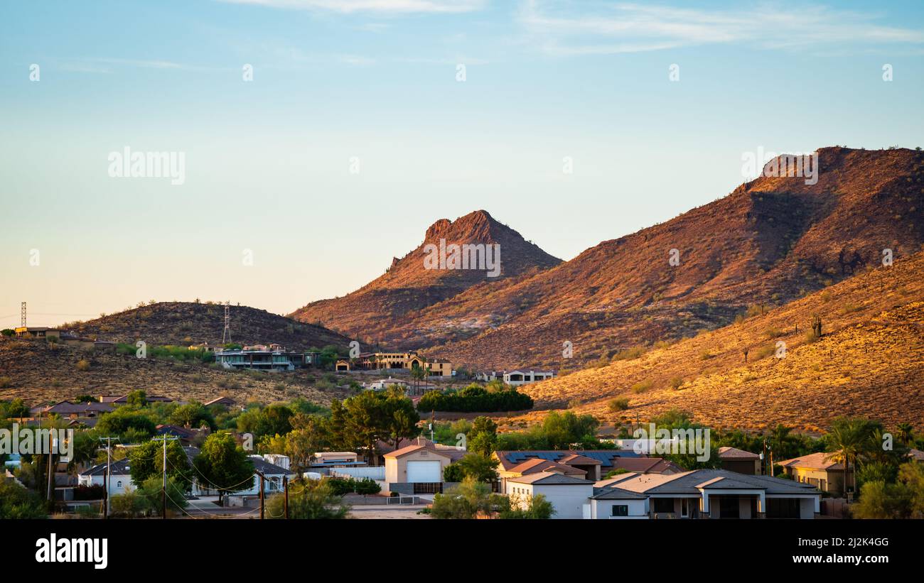 Vista delle case dal Thunderbird Conservation Park a Glendale, Arizona, Stati Uniti Foto Stock