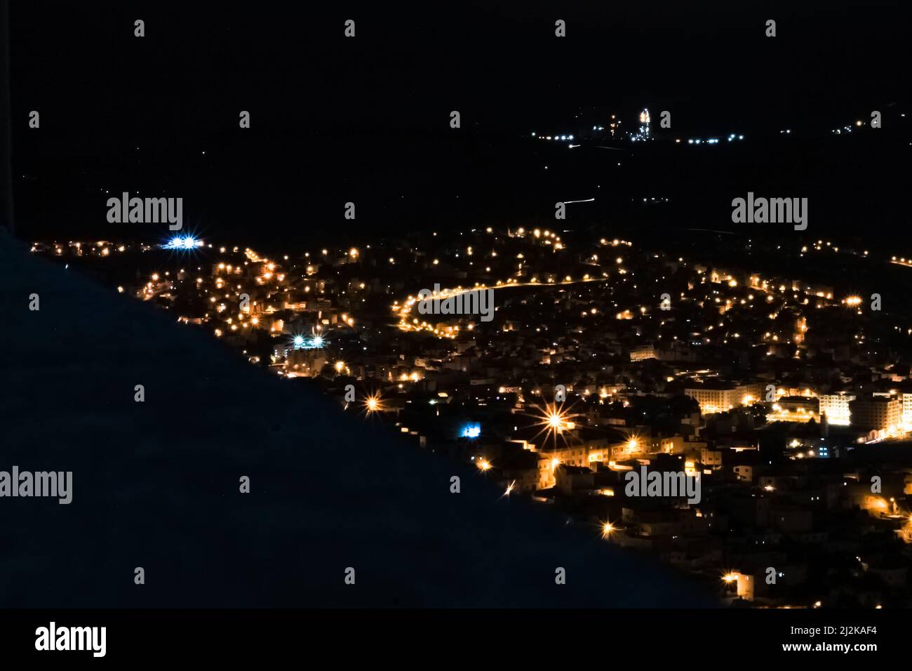 Luci di notte nella città di Tetouan in Marocco Foto Stock