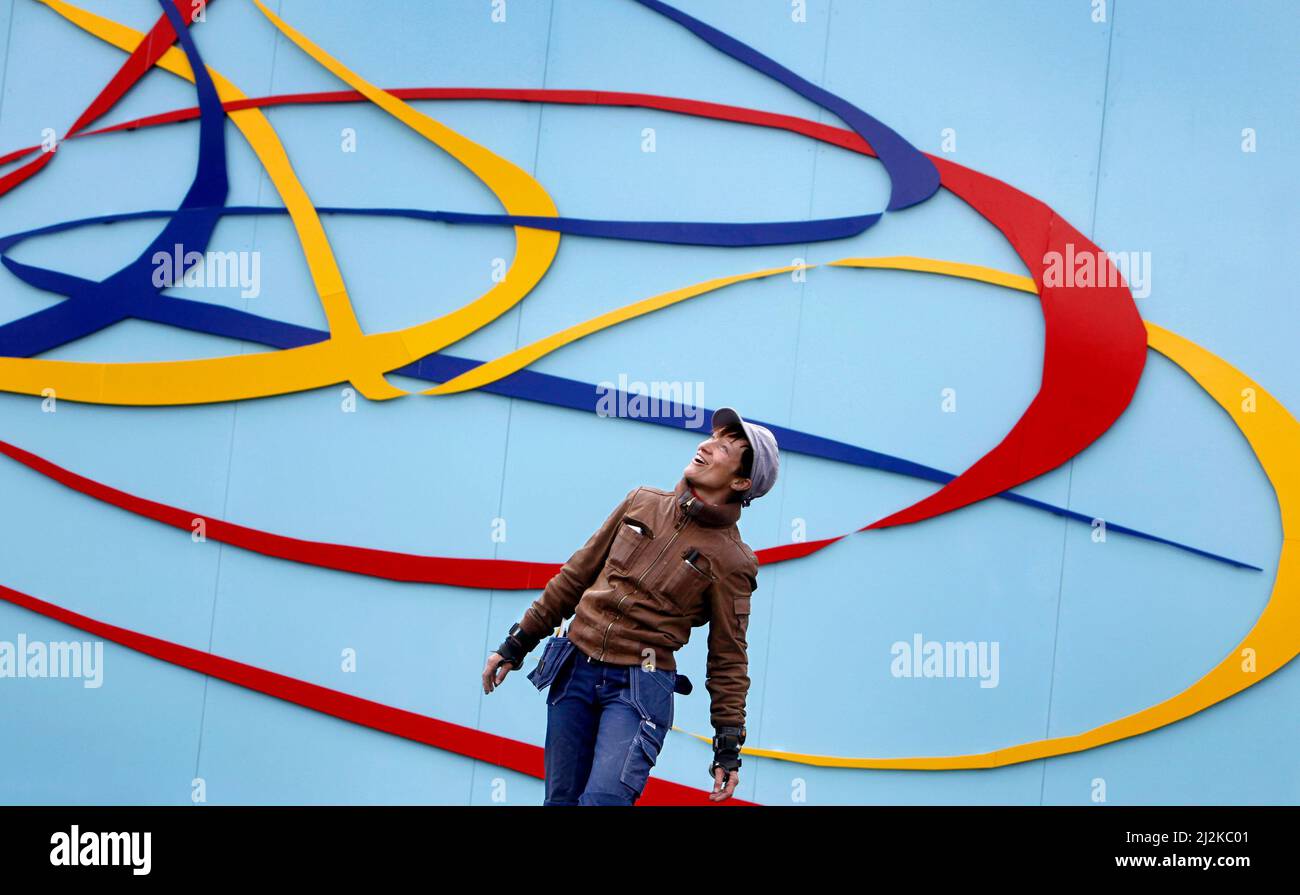 Una nuova opera d'arte alla Malmen Flight School è in mostra. Il nome dell'artista è Simone Aaberg Kaern. Foto Stock