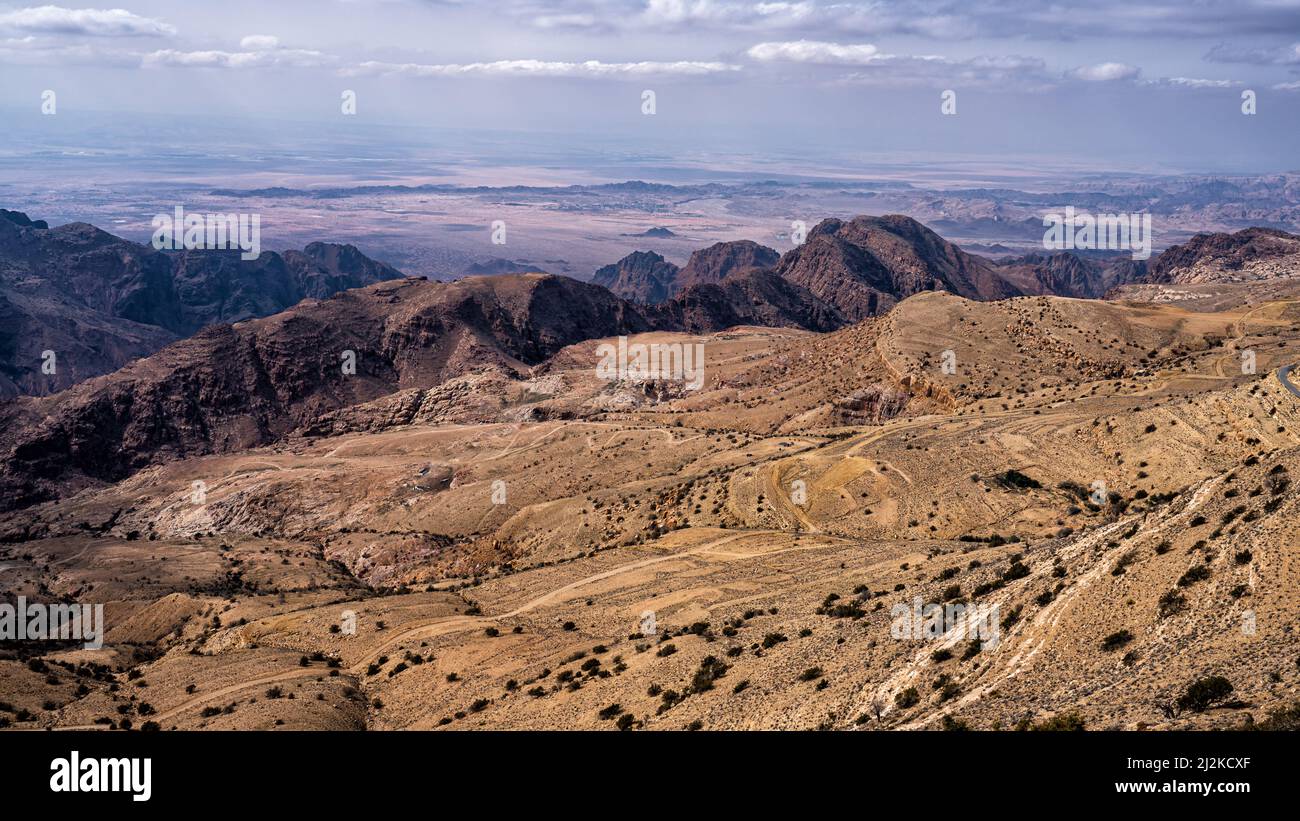 Paesaggio desertico delle montagne di Edom, Shoubak, Giordania. Foto Stock