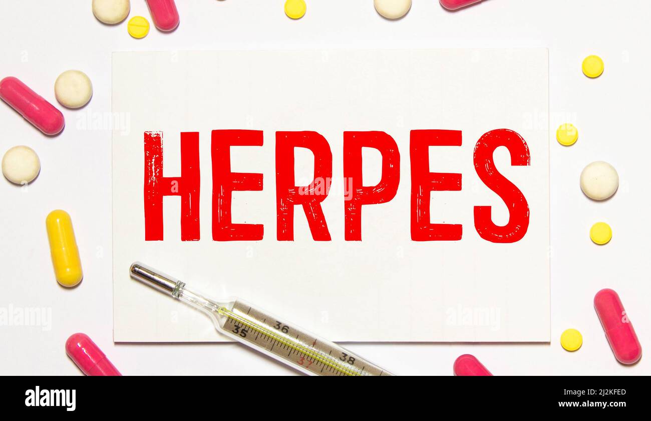 Herpes virus concept foto con pillole, fiale, e stetoscopio Foto Stock