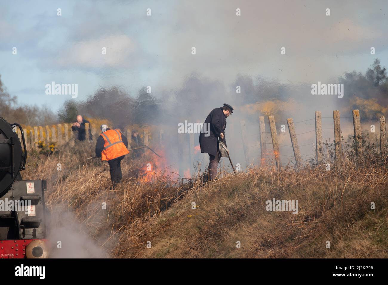 Weybourne, Regno Unito – Aprile 2nd 2022: Fuoco di terrapieno a Kelling Heath durante l'evento di gala di primavera sul North Norfolk Poppy Line Credit: Richard o'Donoghue/Alamy Live News Foto Stock