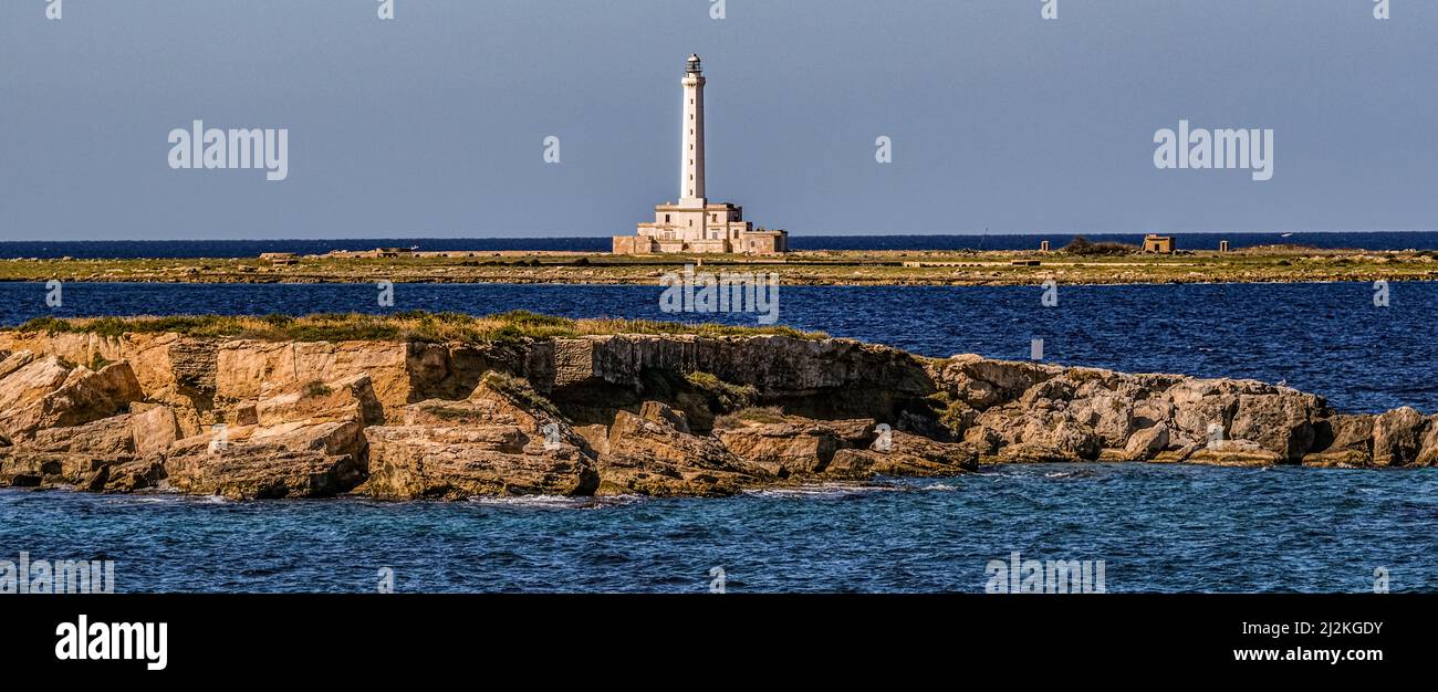 Italia Puglia. Gallipoli. Faro dell'isola di Sant'Andrea Foto Stock