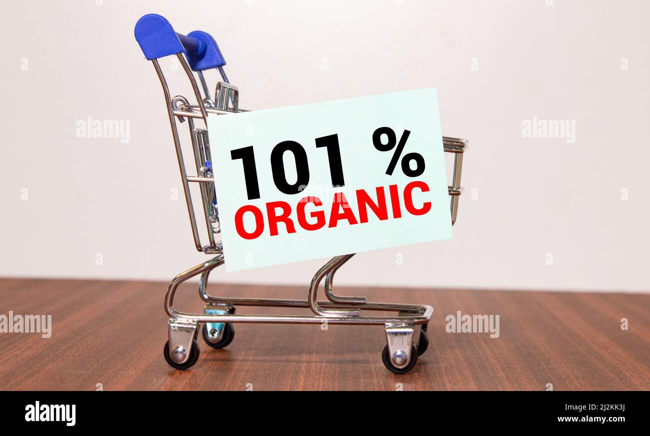 Le parole Organics 101 su un blocco legale giallo Foto Stock