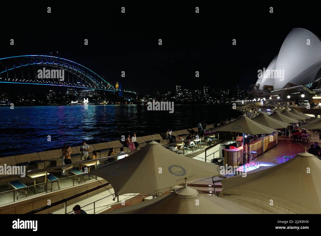 Sydney Opera, Opera Bar e Harbour Bridge di notte Foto Stock