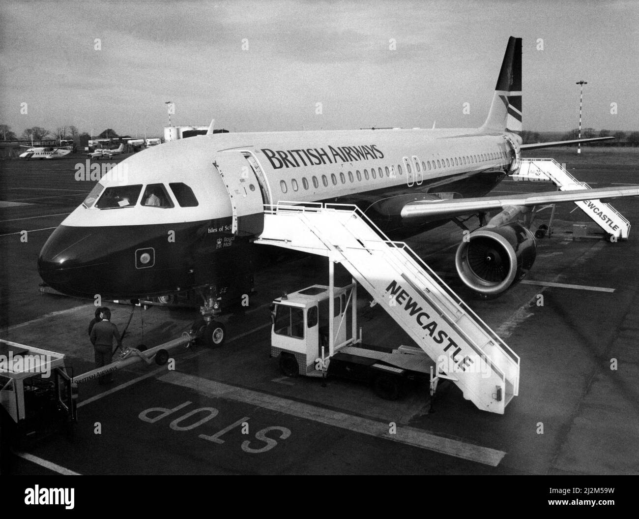 Un nuovo aereo British Airways Airbus A320 del 50m all'aeroporto di Newcastle, 23/02/89 Foto Stock