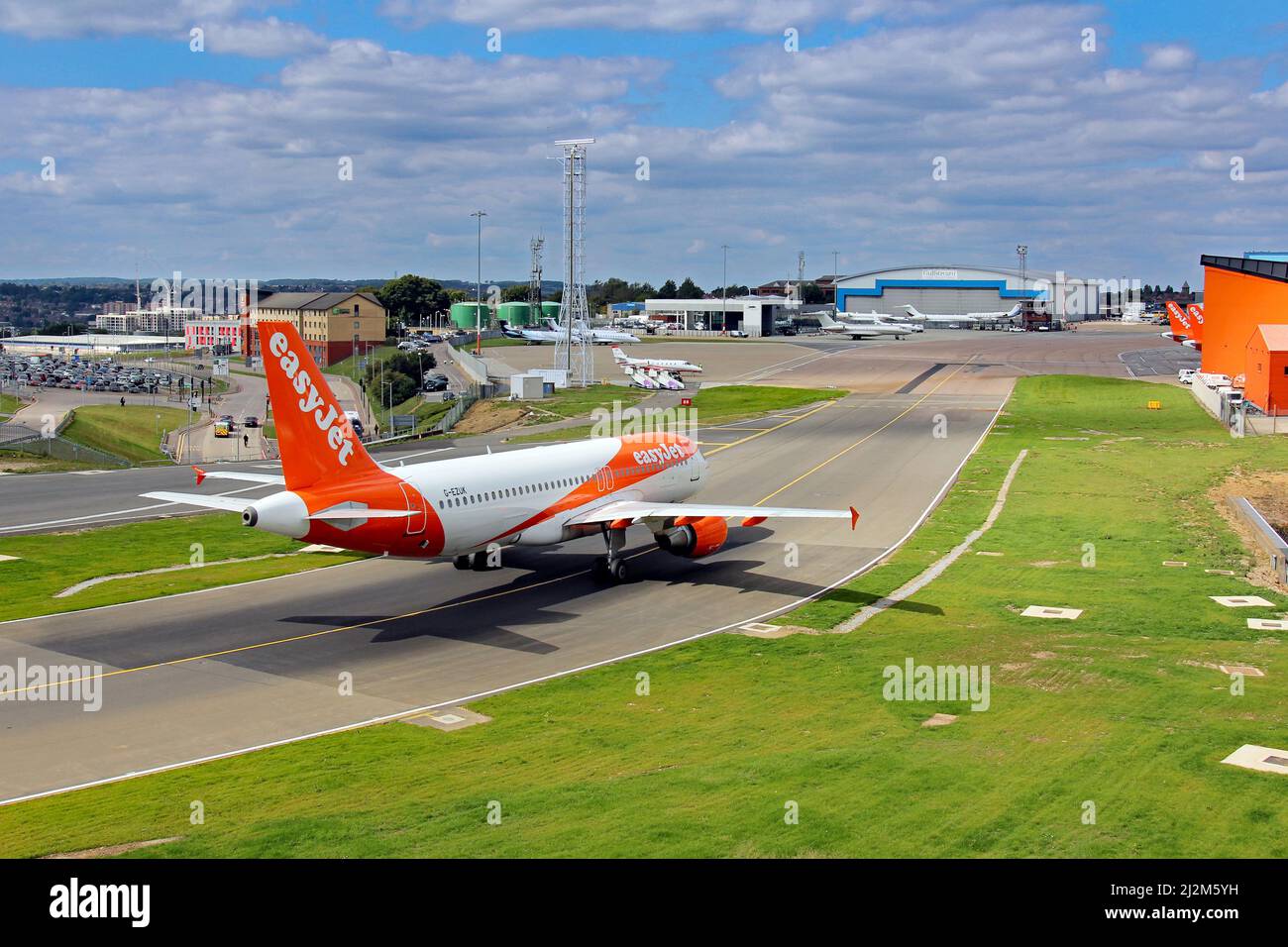 EasyJet Airbus A320 Jet all'aeroporto di Londra Luton Foto Stock