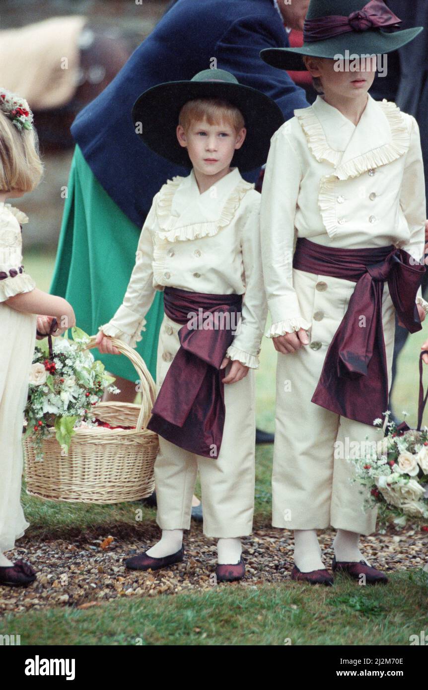 Il principe Harry partecipa alle nozze di Earl Spencer, fratello della principessa Diana, Charles Althorp e della sua sposa Victoria Lockwood.The cerimonia è stata tenuta alla casa di Althorp sulla proprietà di Althorp, distretto di Daventry, Northamptonshire. Foto scattata il 19th settembre 1989 Foto Stock