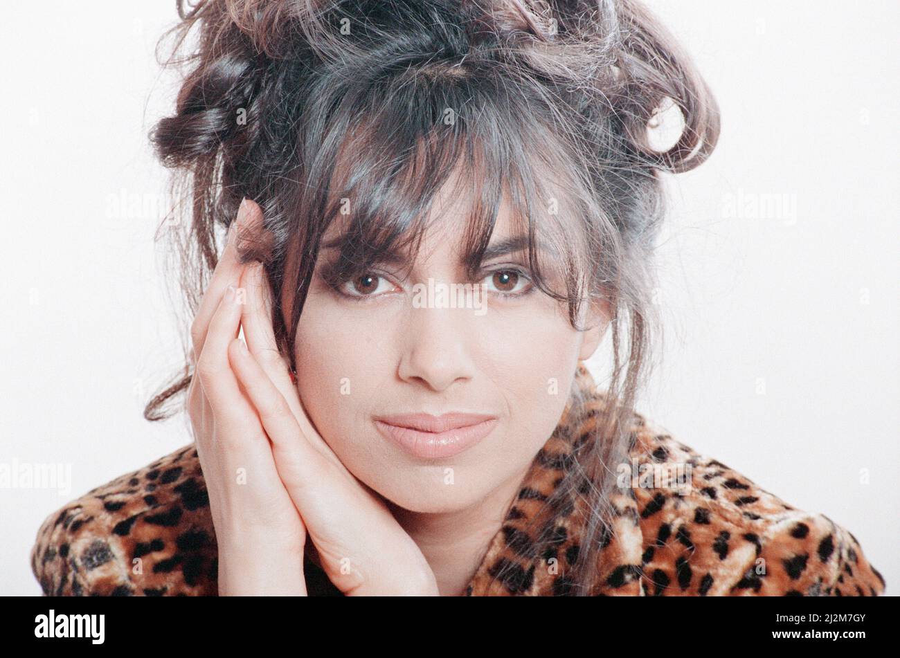 Susanna Hoffs, cantante, chitarrista e attrice americana, Studio Pix, Londra, Lunedì 25th Febbraio 1991. Foto Stock