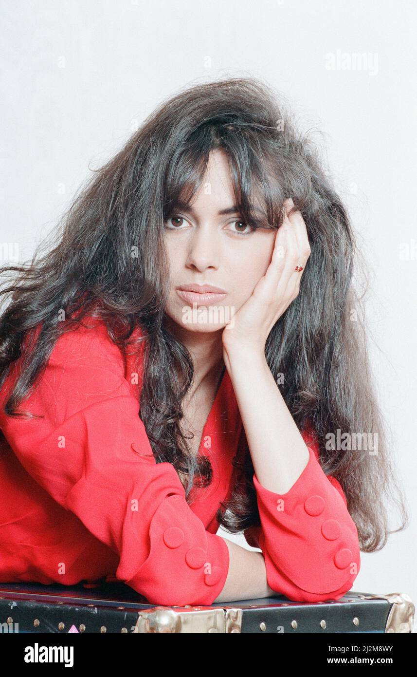 Susanna Hoffs, cantante, chitarrista e attrice americana, Studio Pix, Londra, Lunedì 25th Febbraio 1991. Foto Stock
