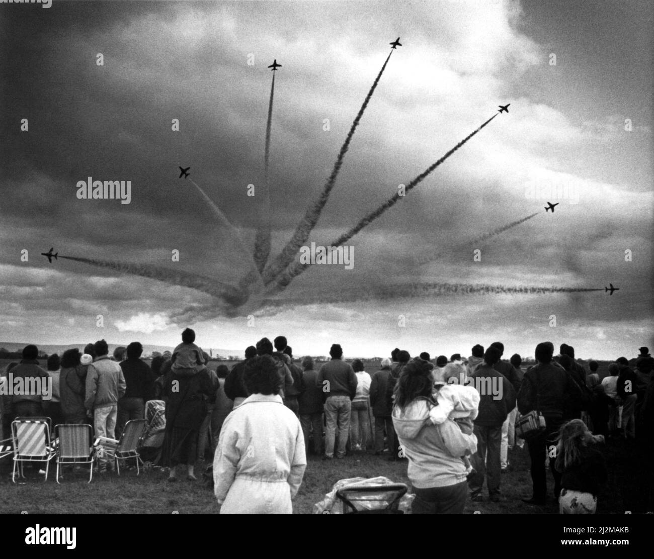 Il team di visualizzazione Red Arrows della RAF si esibirà con il suo velivolo BAE Hawk. 14/05/1989 Foto Stock