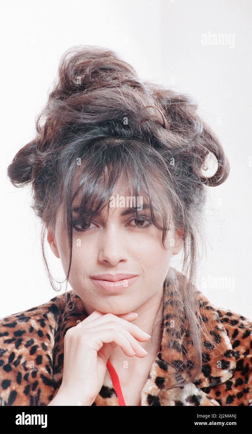 Susanna Hoffs, cantante, chitarrista e attrice americana, Studio Pix, Londra, Lunedì 25th Febbraio 1991. Foto Stock