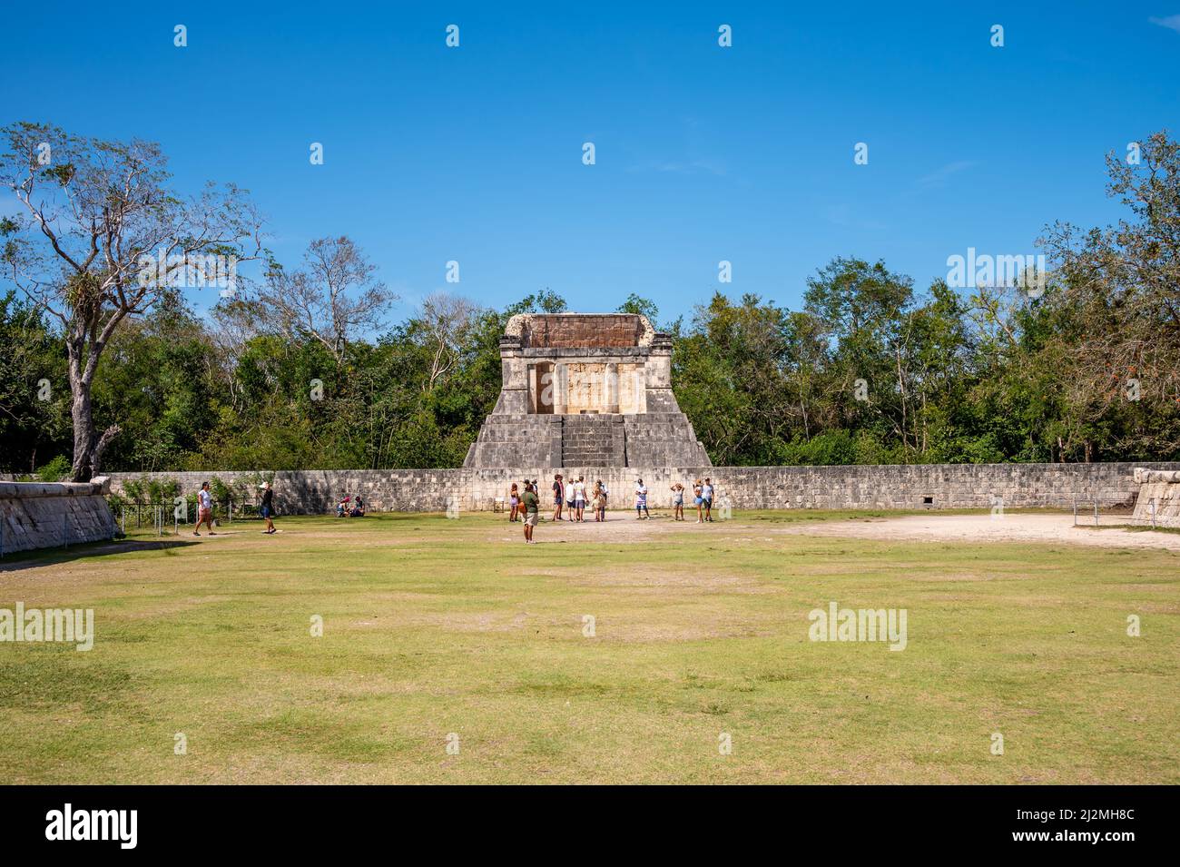 Pista, Messico - 25 marzo 2022: Dettagli del Gran Juego de Pelota a Chichen Itza. Foto Stock