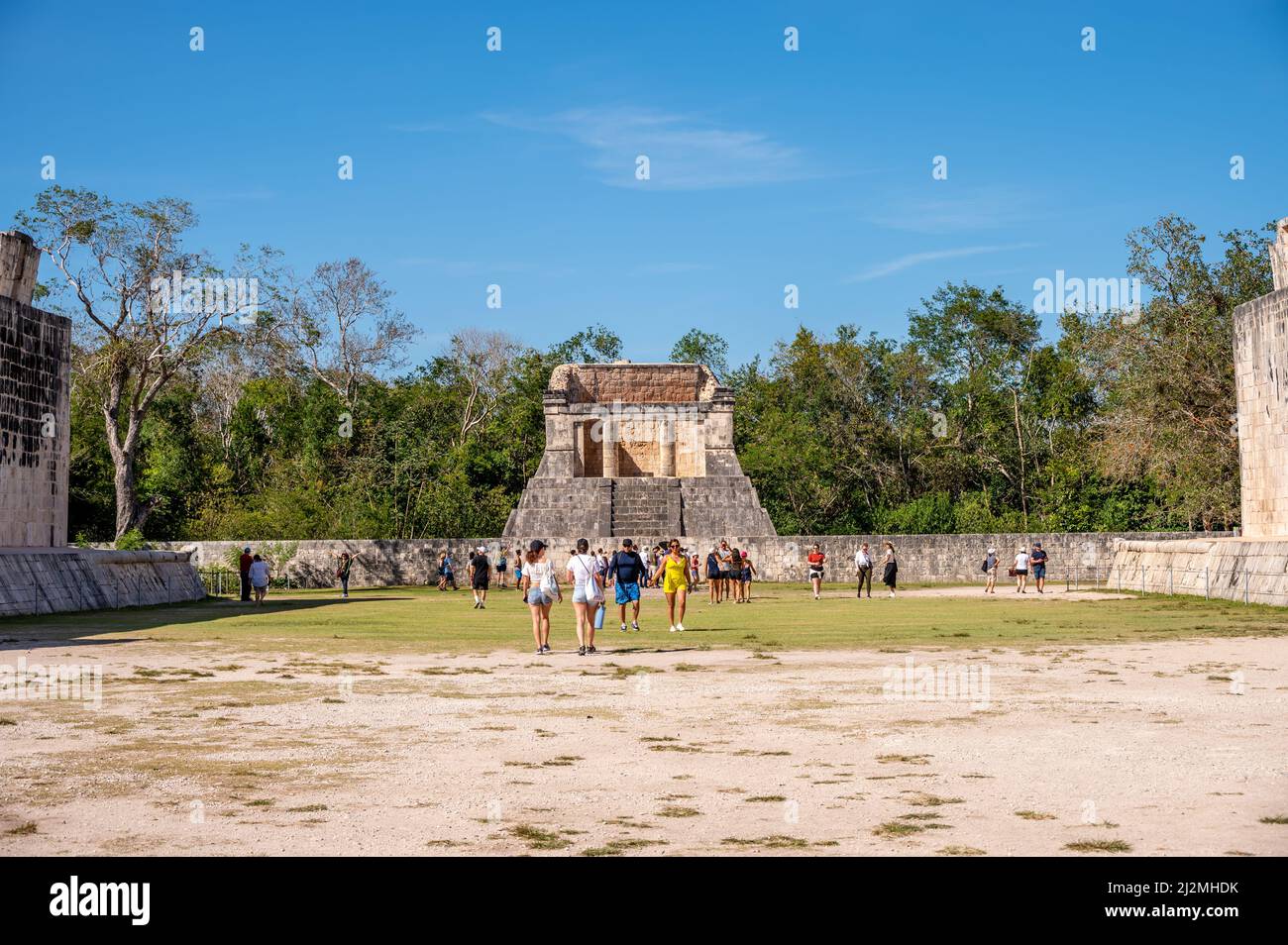 Pista, Messico - 25 marzo 2022: Dettagli del Gran Juego de Pelota a Chichen Itza. Foto Stock
