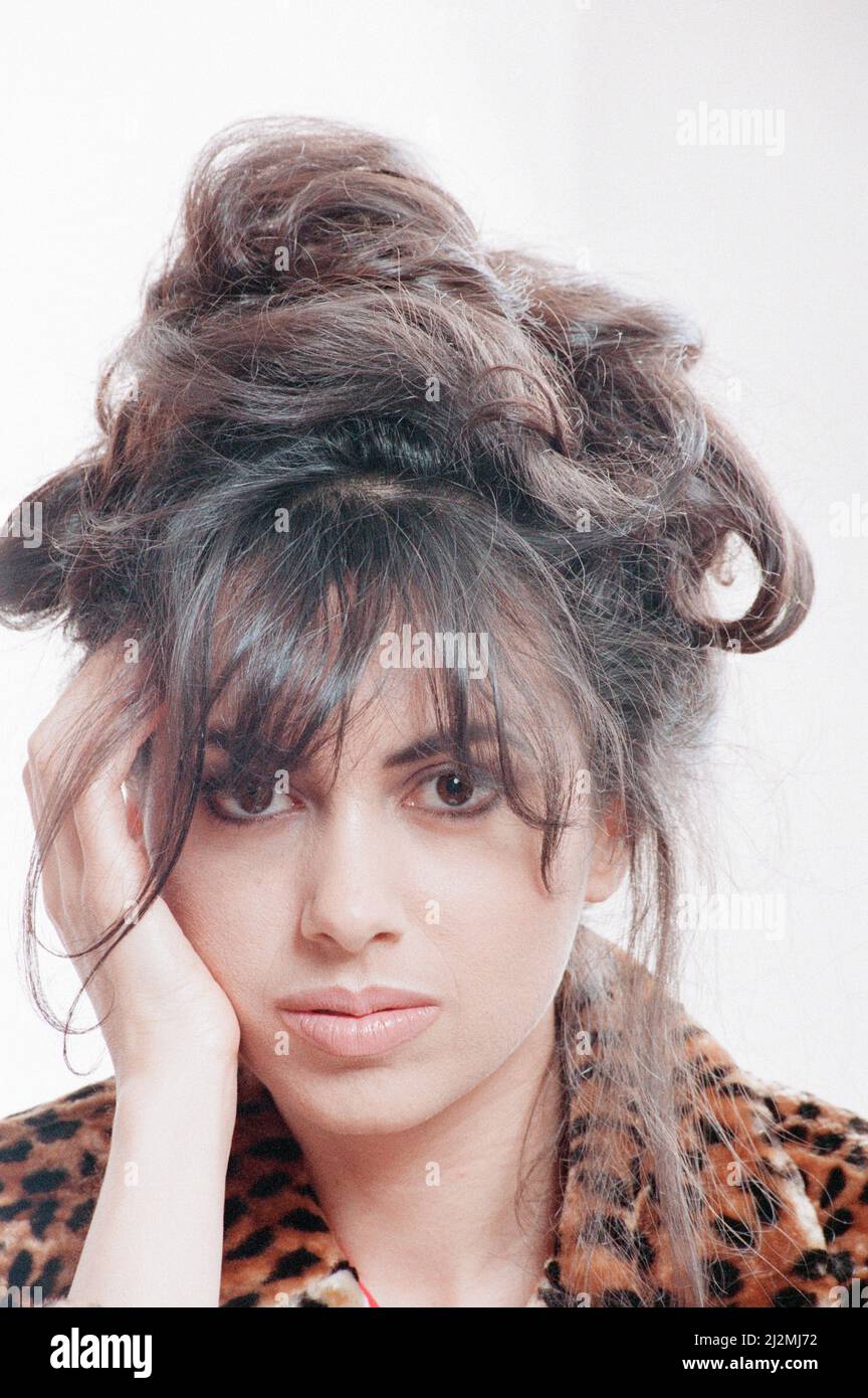 Susanna Hoffs, cantante, chitarrista e attrice americana, Studio Pix, Londra, Lunedì 25th Febbraio 1991. Foto Stock