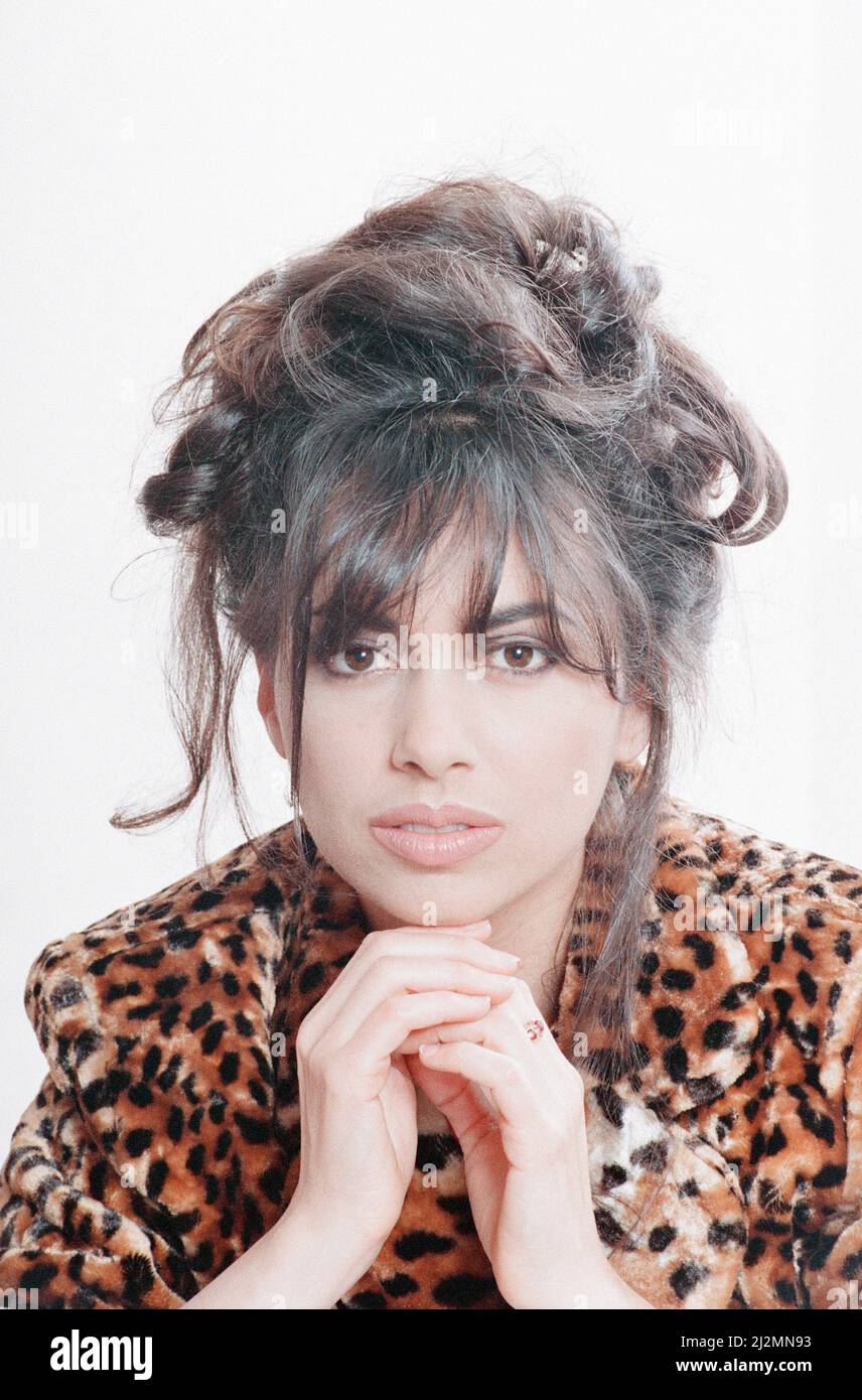 Susanna Hoffs, cantante, chitarrista e attrice americana, Studio Pix, Londra, Lunedì 25th Febbraio 1991. Foto Stock