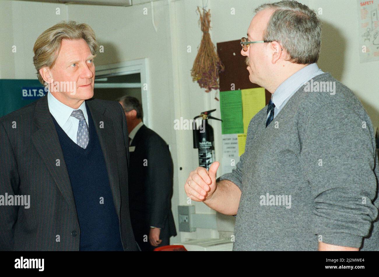 Michael Heseltine visita Chiltern Edge School, Sonning Common. 15th febbraio 1991. Foto Stock