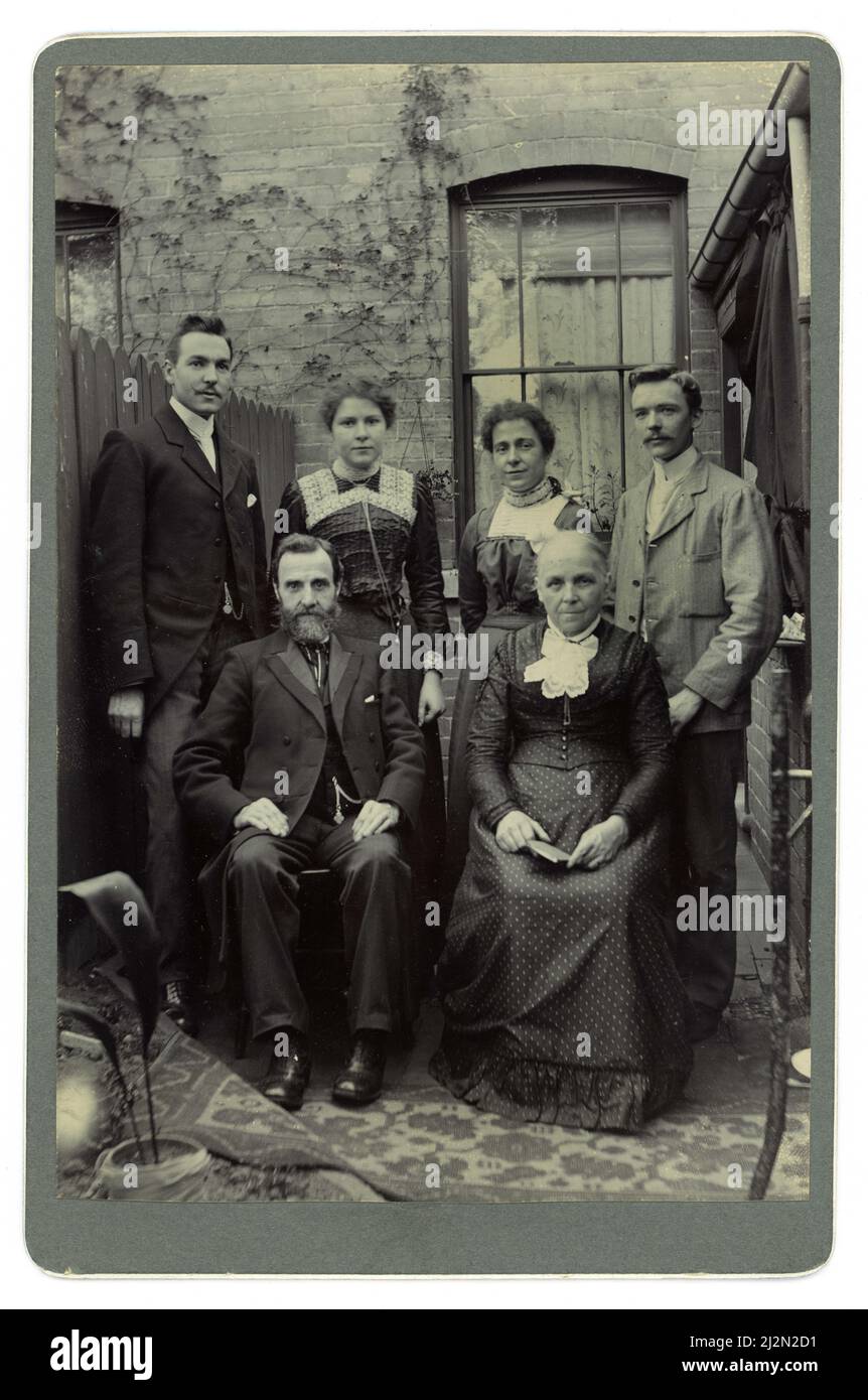 Moda Vestiti Vittoriani Immagini senza sfondo e Foto Stock ritagliate -  Alamy
