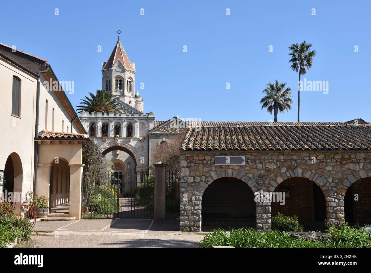 Francia, costa azzurra, Cannes, Abbaye de Lérins e il suo monastero situato sull'isola di Saint Honorat nel mediterraneo. Foto Stock
