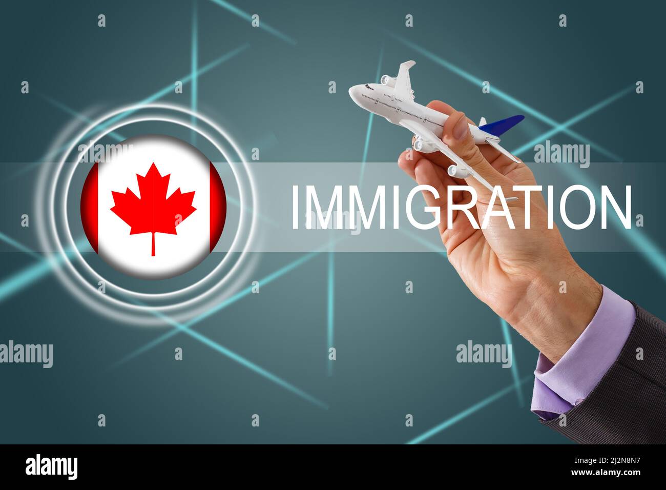 Uomo con bandiera canadese e parola IMMIGRAZIONE. Pulsante virtuale Foto Stock