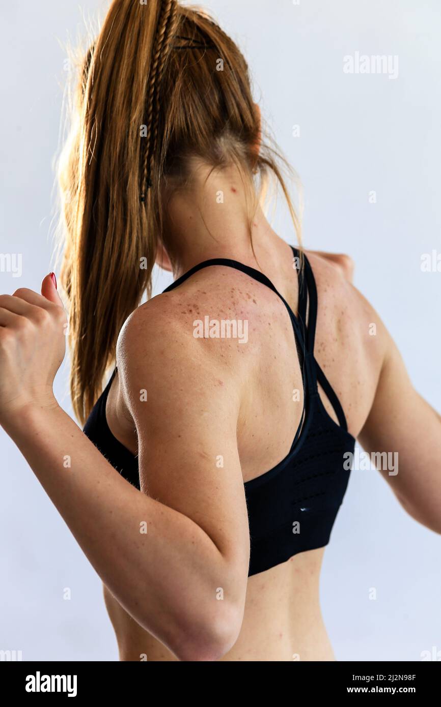 La parte posteriore di una ragazza sportiva Foto Stock