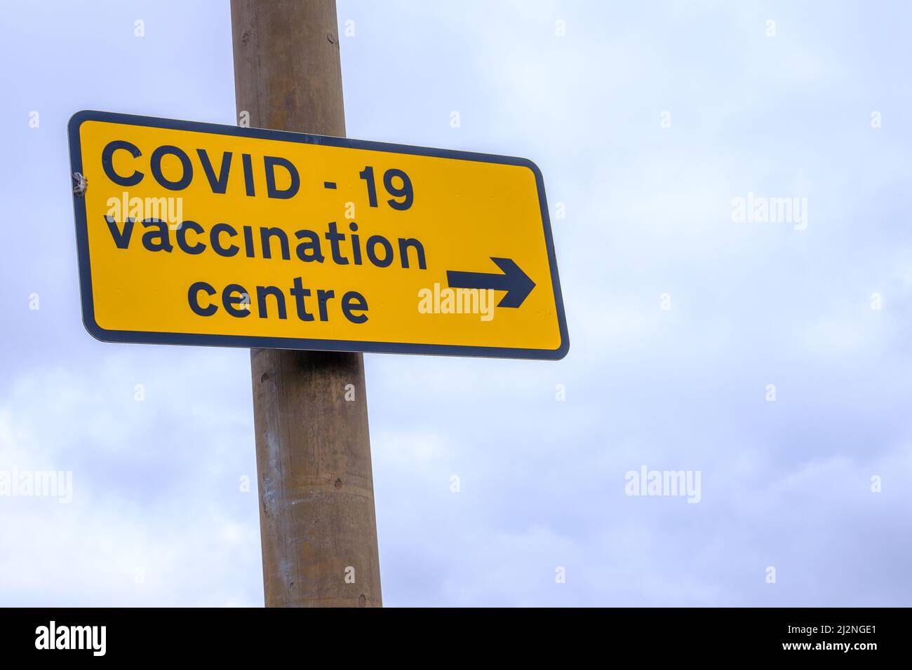Un segno per Un centro di vaccinazione del Covid con spazio della copia Foto Stock