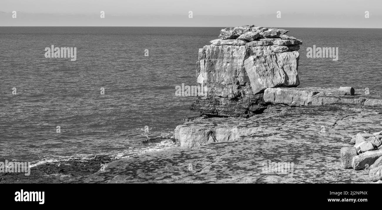 Portland Bill Famous Pulpit Rock si trova vicino a Portlands famoso faro alto 43meters sull'isola di Portland, vicino alla località costiera di Weymouth Foto Stock