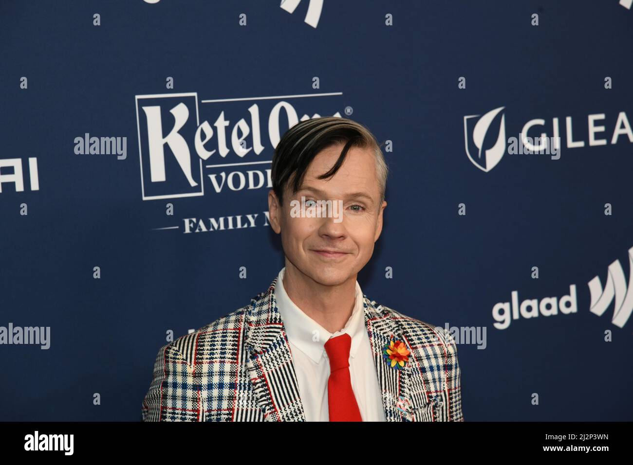 Los Angeles, Stati Uniti. 02nd Apr 2022. John Cameron Mitchell arriva al 33rd annuale GLAAD Media Awards presso il Beverly Hilton Hotel di Los Angeles, California, il 2 aprile 2022. (Foto di Jonathan Zaoui/Sipa USA) Credit: Sipa USA/Alamy Live News Foto Stock