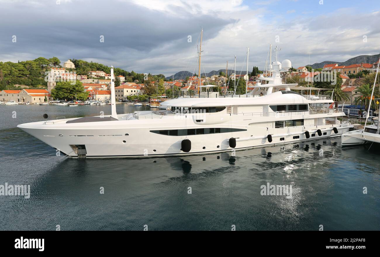 Lo yacht HALO di proprietà del miliardario russo e oligarca romano Abramovich. Foto Stock