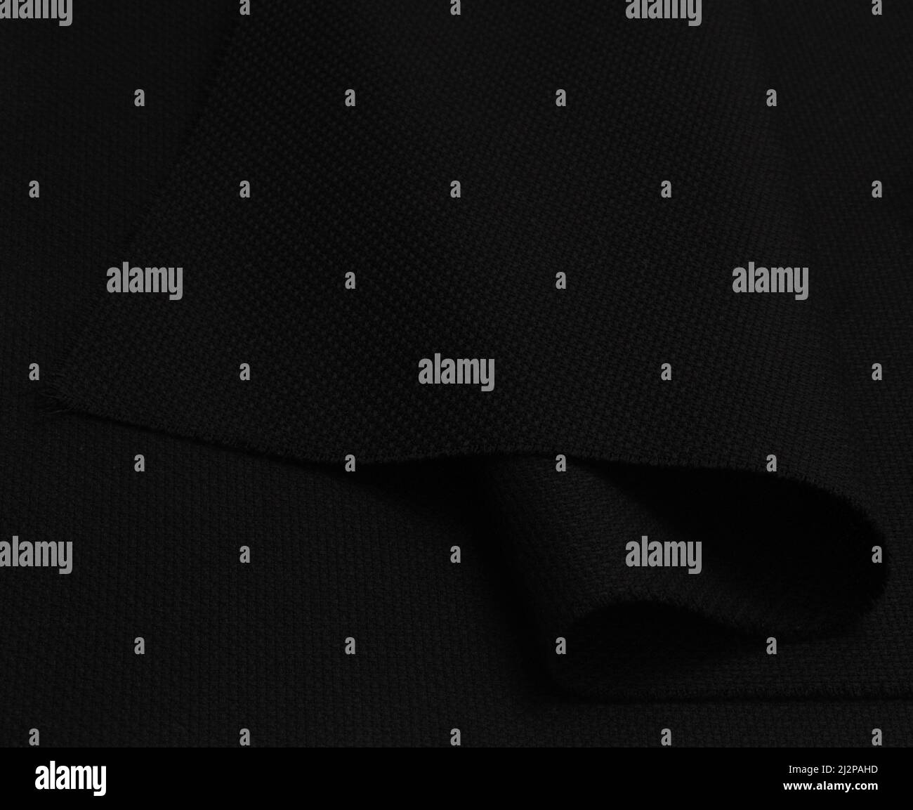 Sfondo nero texture tessuto. Tessuto per ricamo. Tela bianca nera con pieghe come sfondo Foto Stock