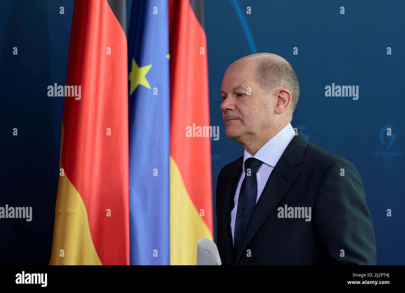 Berlino, Germania. 03rd Apr 2022. Il cancelliere tedesco OLAF Scholz (SPD) fa una dichiarazione stampa presso la Cancelleria. Scholz ha sostenuto la prospettiva di nuove sanzioni contro la Russia a seguito delle atrocità commesse dalle truppe russe a Butcha, Ucraina. Credit: Annibal Hanschke/AFP-POOL/dpa/Alamy Live News Foto Stock