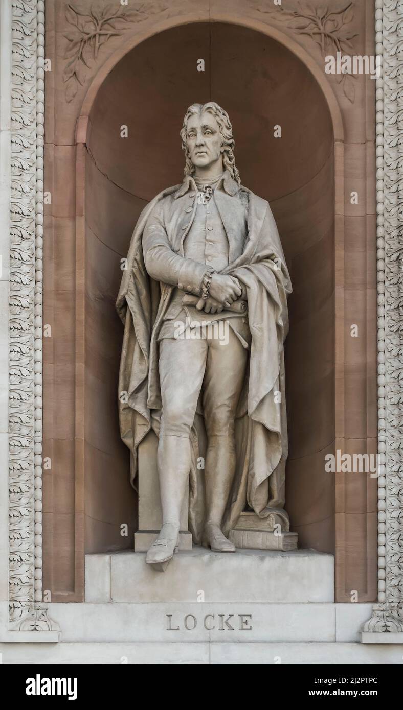 Statua di John Locke fuori dalla Royal Academy, Londra, Inghilterra, Regno Unito Foto Stock
