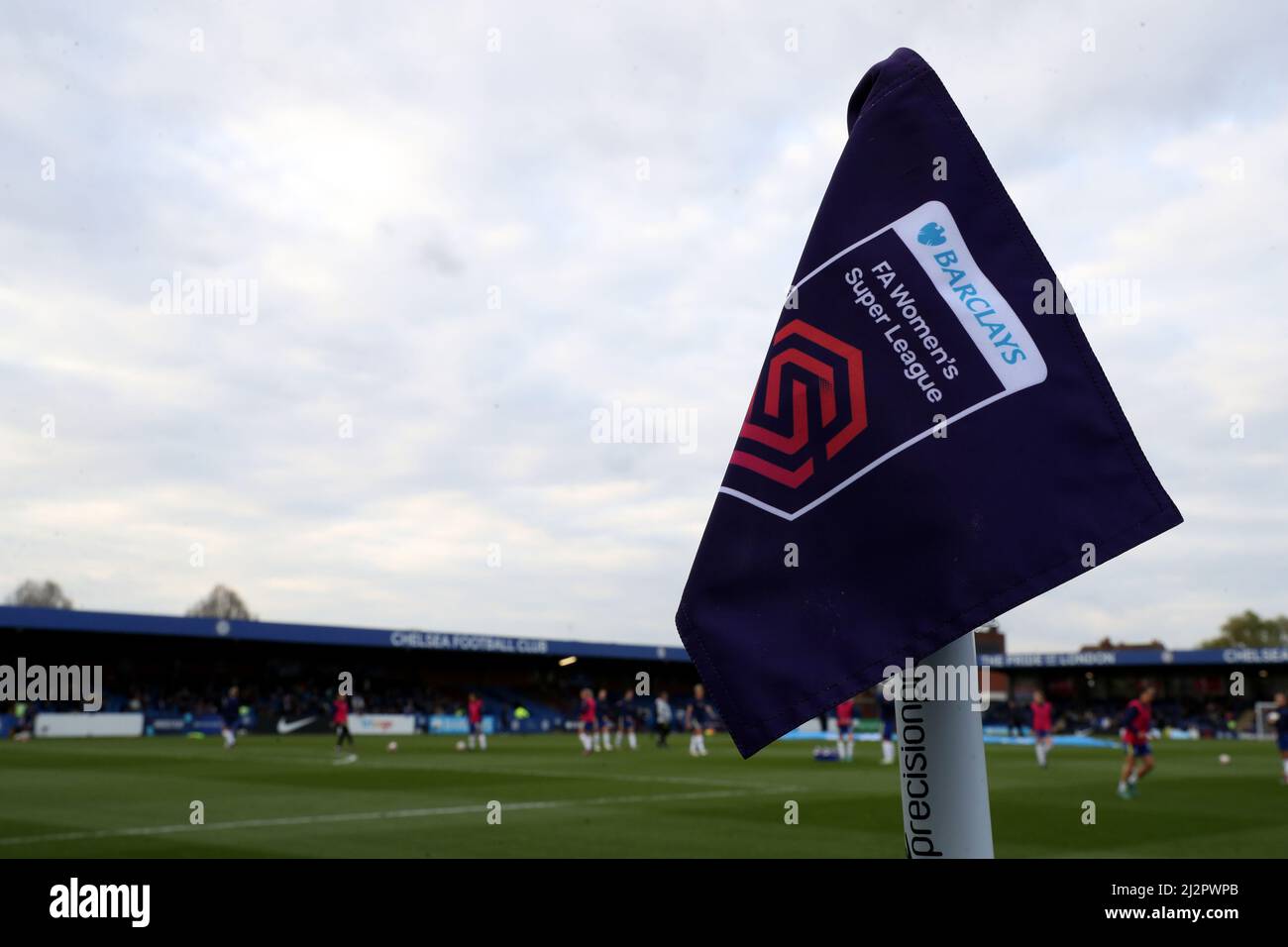Una visione generale di una bandiera d'angolo di marca prima della partita della Barclays fa Women's Super League a Kingsmeadow, Londra. Data foto: Domenica 3 aprile 2022. Foto Stock