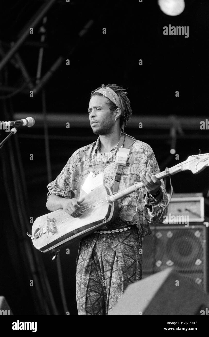 Hassan Hakmoun si esibisce al WOMAD Festival di Rivermead a Reading, Berkshire, 17th luglio 1992. Foto Stock