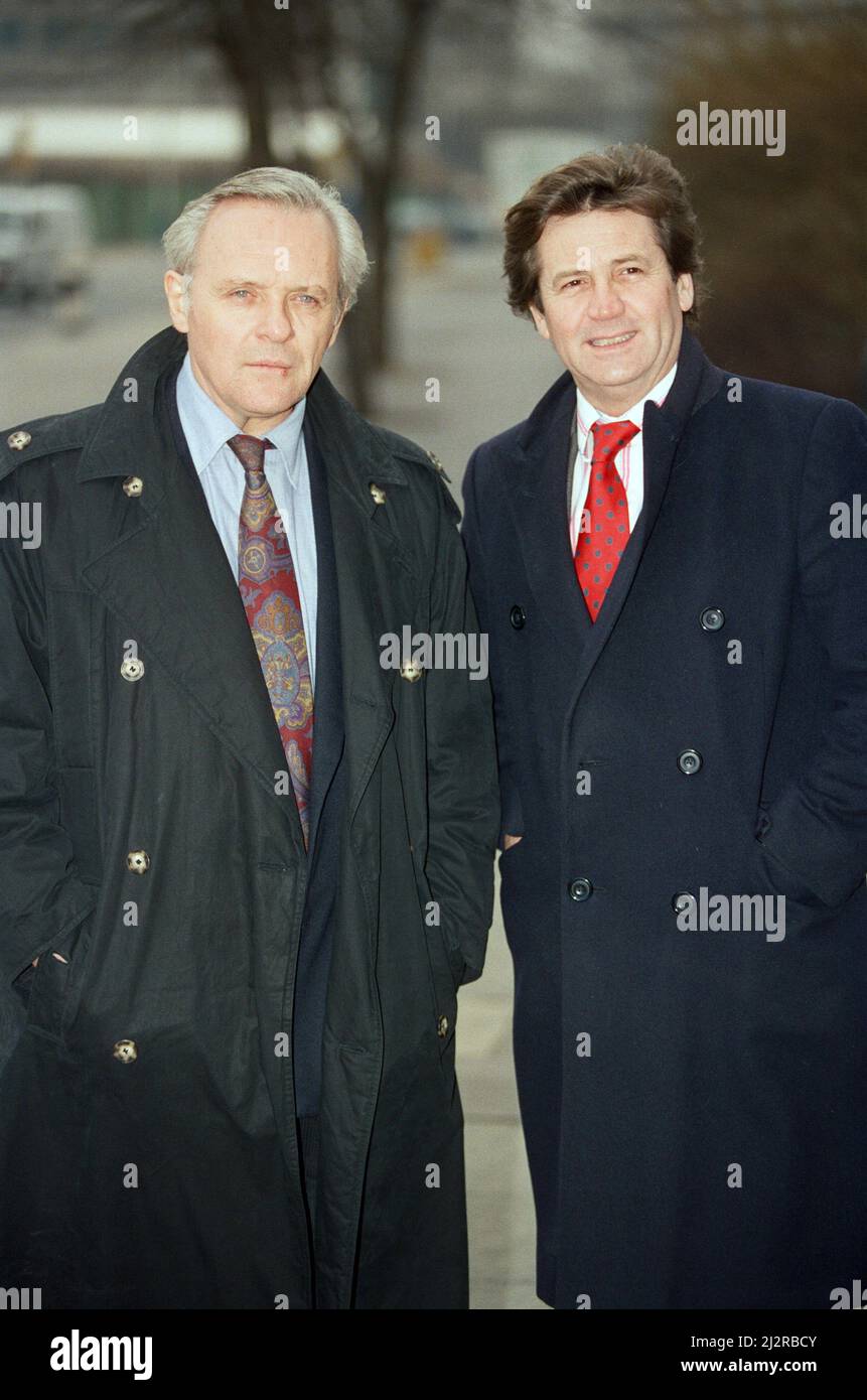 Silenzio della stella degli agnelli Sir Anthony Hopkins, che comparirà al South Bank Show con Melvyn Bragg. Raffigurato con Melvyn Bragg. 26th febbraio 1992. Foto Stock