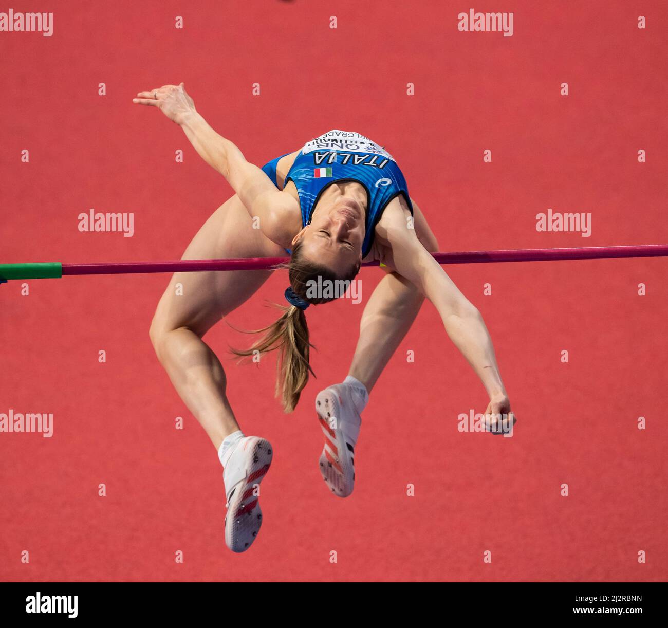 Elena Vallortigara ITA in competizione nel salto di qualità femminile del secondo giorno dei Campionati mondiali di atletica indoor di Belgrado 2022 alla Belgrado Arena di ma Foto Stock