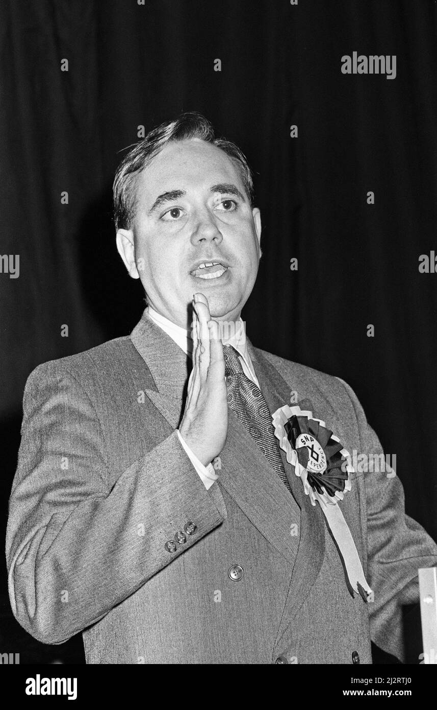 Il leader della SNP Alex Salmond ha visto qui al lancio del manifesto delle elezioni generali del Partito del 1992. 22nd marzo 1992 Foto Stock