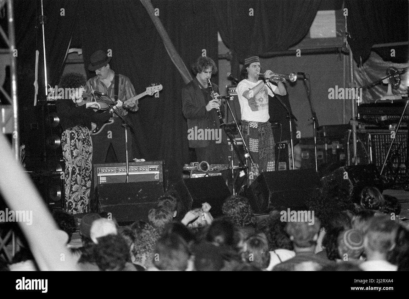 La Klezmatica si esibisce al WOMAD Festival di Rivermead a Reading, Berkshire, 17th luglio 1992. Foto Stock