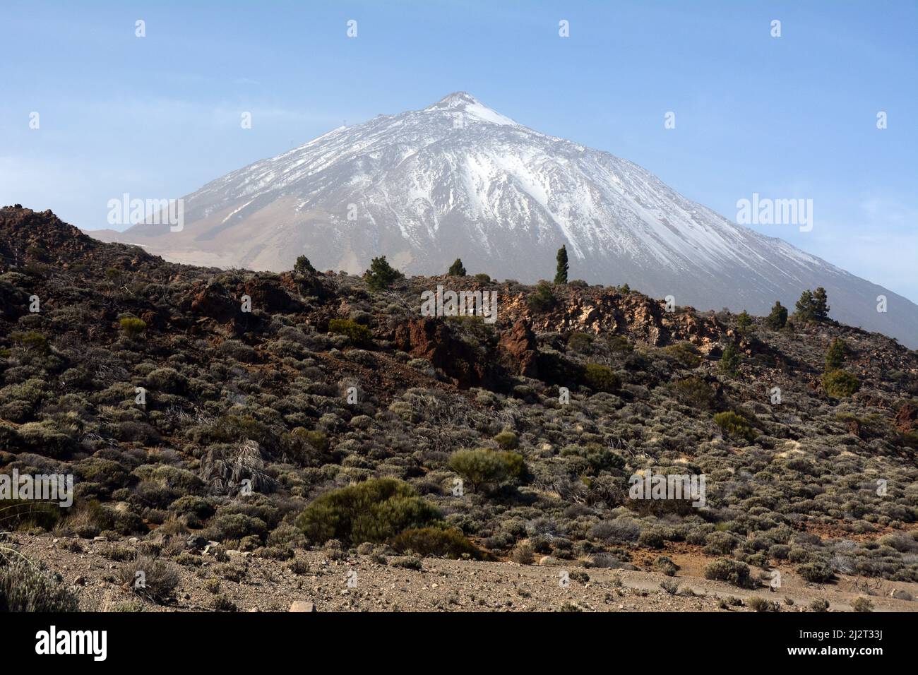 Il vulcano del Monte Teide, la vetta più alta della Spagna, nel Parco Nazionale del Teide, sull'isola atlantica di Tenerife, Isole Canarie, Spagna. Foto Stock