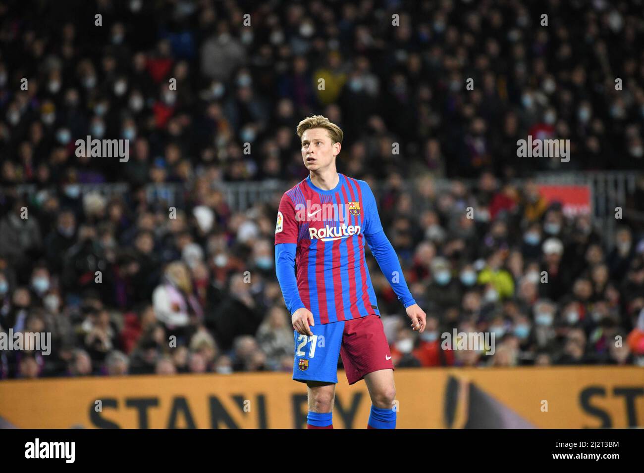 BARCELLONA, SPAGNA - 3 APRILE: Frenkie de Jong del FC Barcellona durante la partita la Liga tra il FC Barcelona e il Sevilla FC a campo Nou il 3 aprile 2022 a Barcellona, Spagna. (Foto di Sara Aribó/Pximages) Credit: PX Images/Alamy Live News Foto Stock