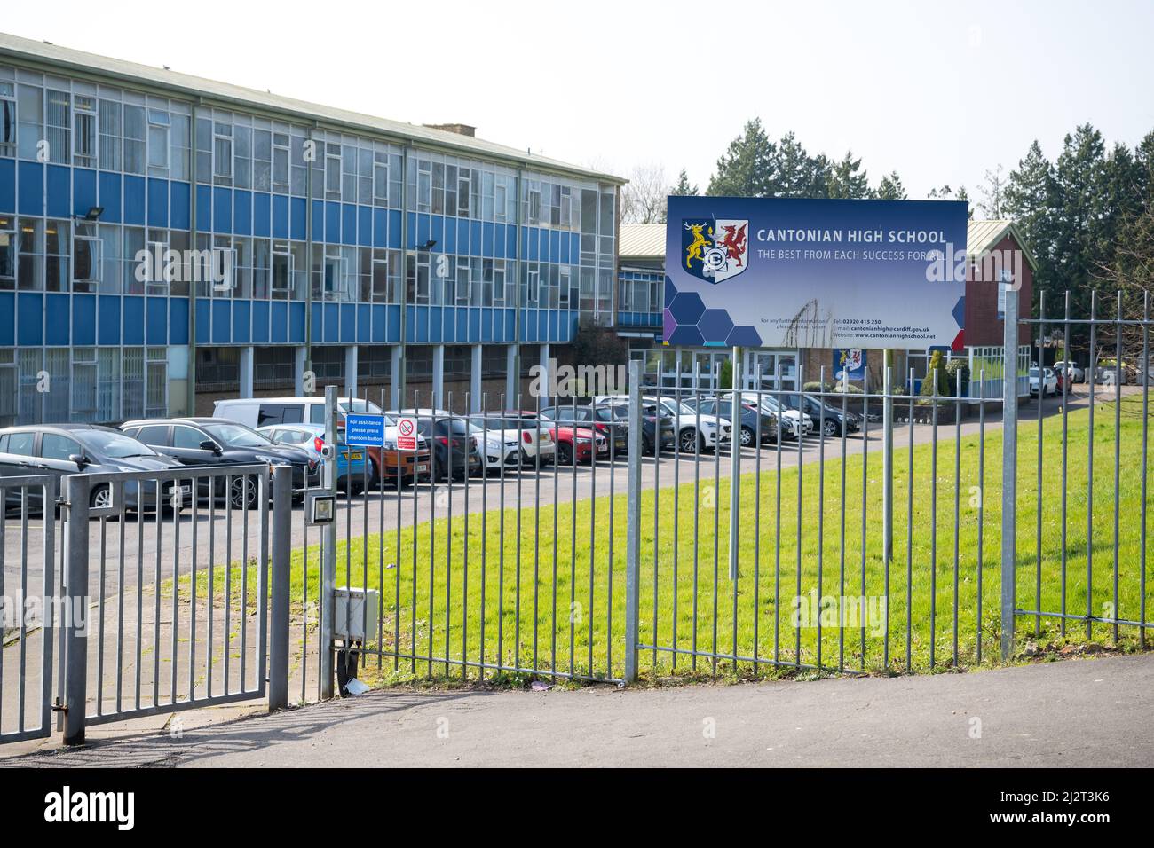 Una vista esterna della Cantonian High School a Cardiff, Galles, Regno Unito. Foto Stock