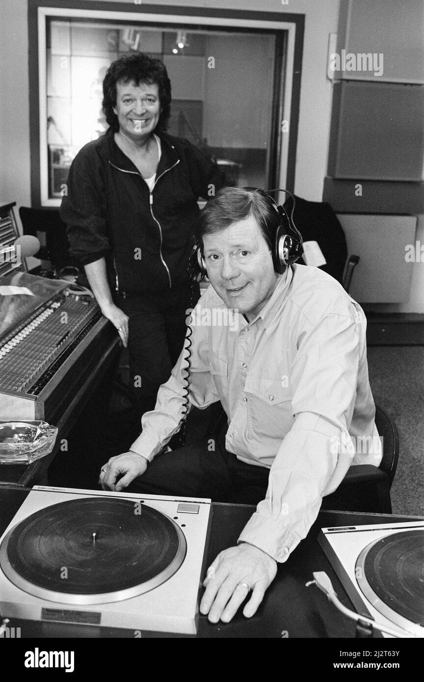 Billy Butler e Wally Scott, presentatori della BBC radio Merseyside, mercoledì 10th febbraio 1993. Foto Stock