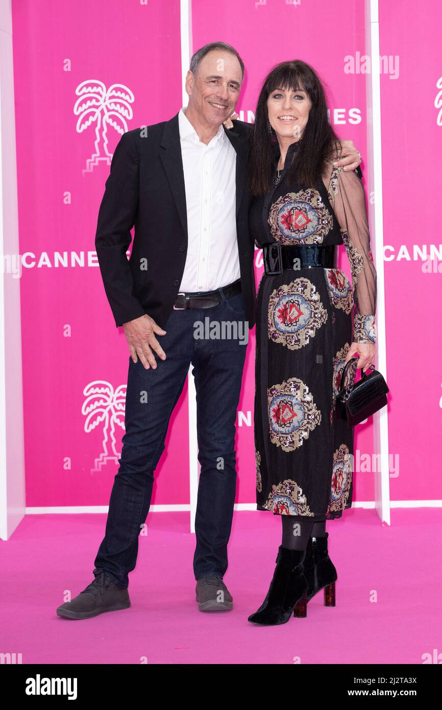 Cannes, Francia. 03rd Apr 2022. Anthony Horowitz e Jill Green partecipano al tappeto rosa durante il Festival delle Canneseries del 5th, il 03 aprile 2022 a Cannes, Francia. Photo by David Niviere/ABACAPRESS.COM Credit: Abaca Press/Alamy Live News Foto Stock