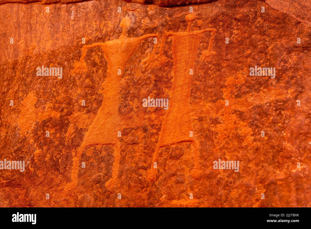 Petroglifi (Rock Art) al canyon di Alkazali, Wadi Rum, Giordania, Asia. Foto Stock