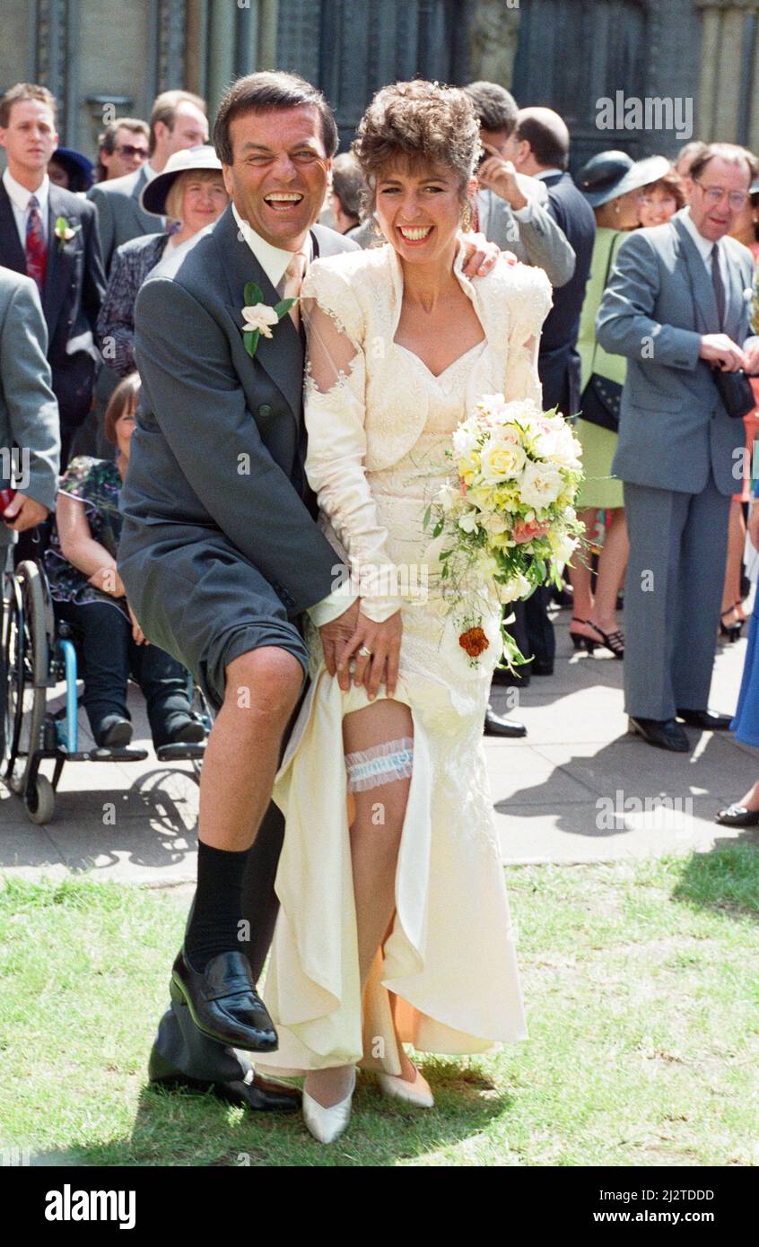 Il matrimonio di Tony Blackburn e Debbie Thomson si tenne alla chiesa di St Margaret, Westminster. 13th giugno 1992. Foto Stock
