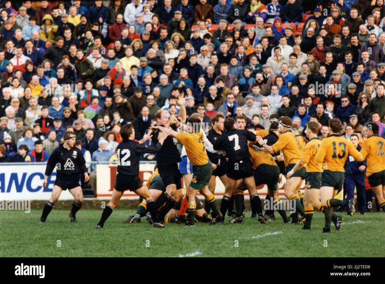 Neath 8-16 Australia, 1992 Australia Rugby Union tour of Europe, noto anche come Wallaby Spring tour, incontro d'azione al Gnoll, Neath, Galles, mercoledì 11th novembre 1992. Foto Stock