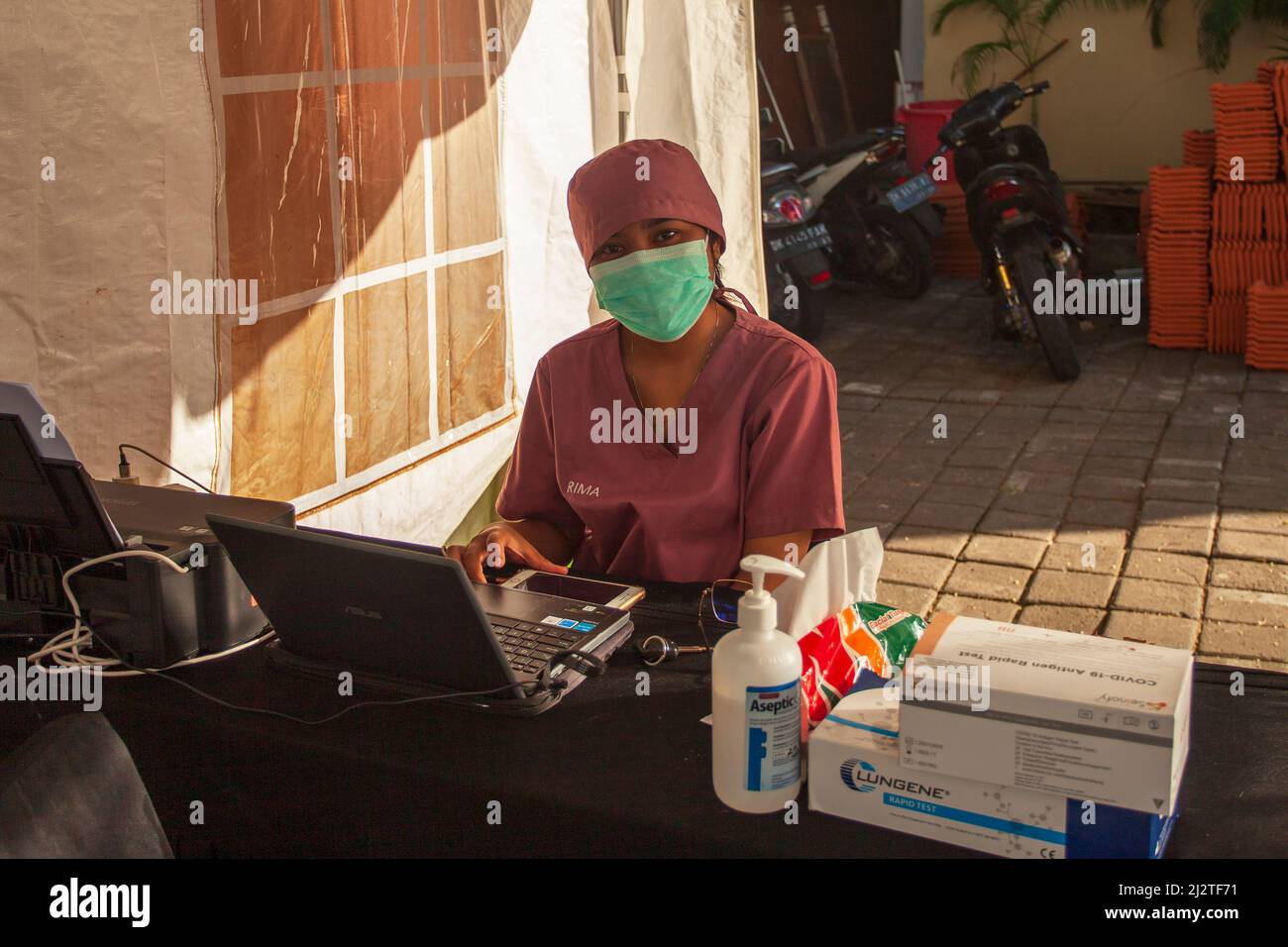 Centro di test dei tamponi Covid-19 nell'Adhi Jaya Hotel a Kuta, Bali. Foto Stock