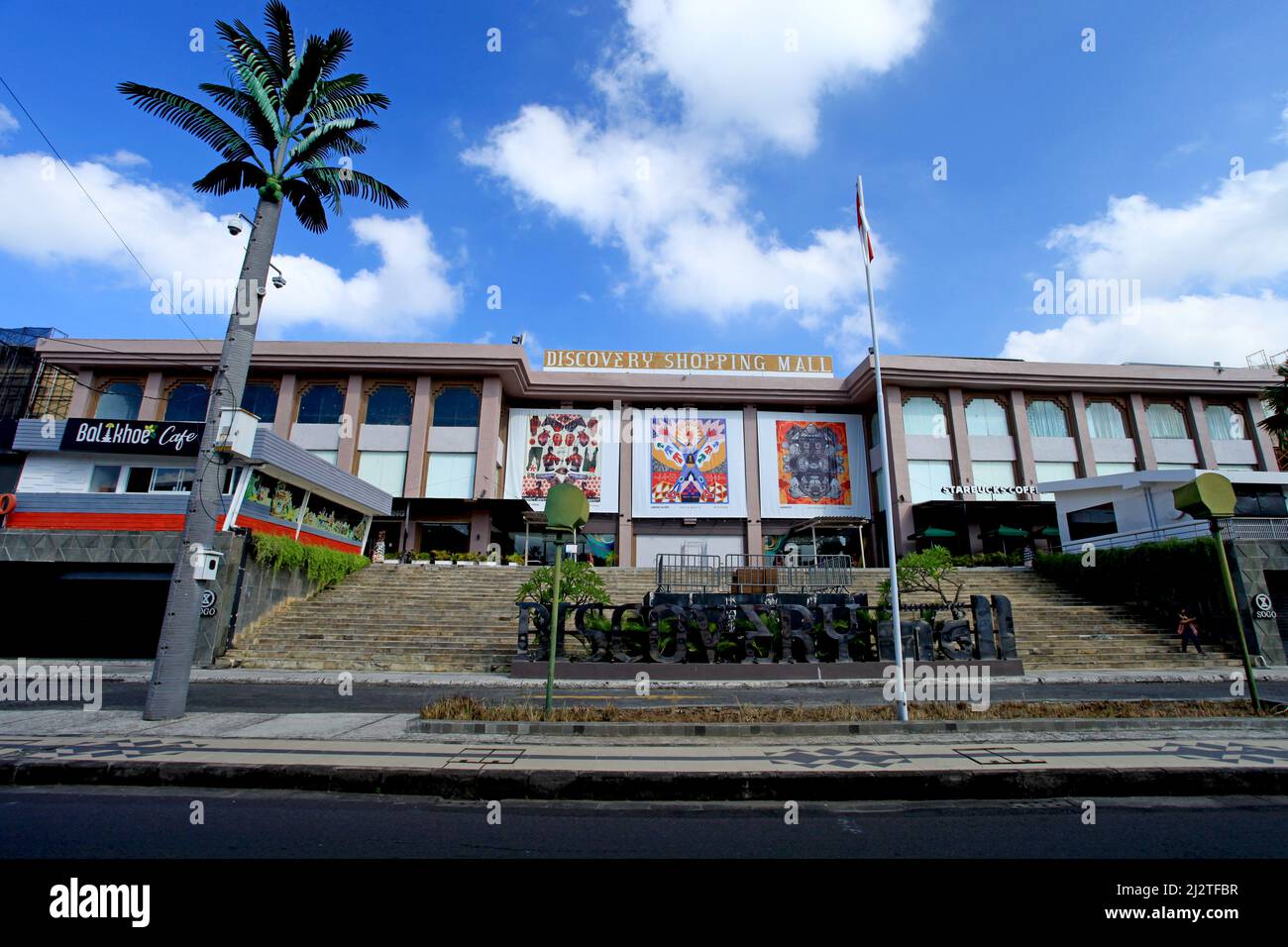 Ingresso frontale del Discovery Mall in Jl. Kartika Plaza a Kuta, Bali. Foto Stock