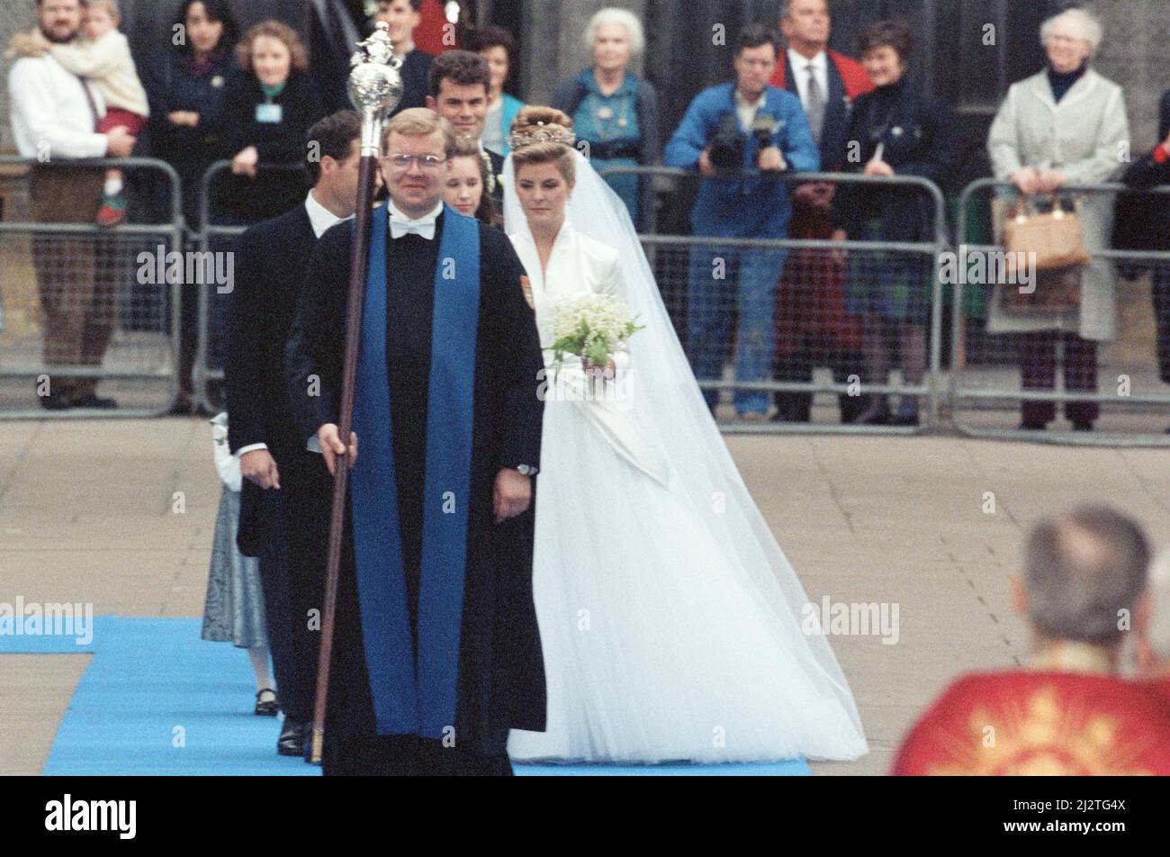 Matrimonio di David Armstrong-Jones, Visconte Linley, a Serena Stanhope, presso la chiesa di St Margaret, Westminster. 8th ottobre 1993. Foto Stock