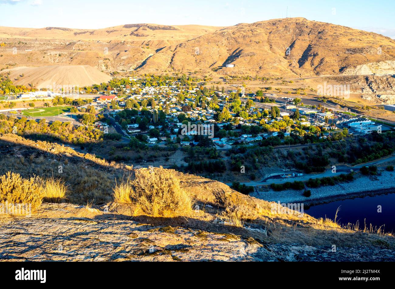 Tramonto alla città di Coulee Dam in autunno Foto Stock